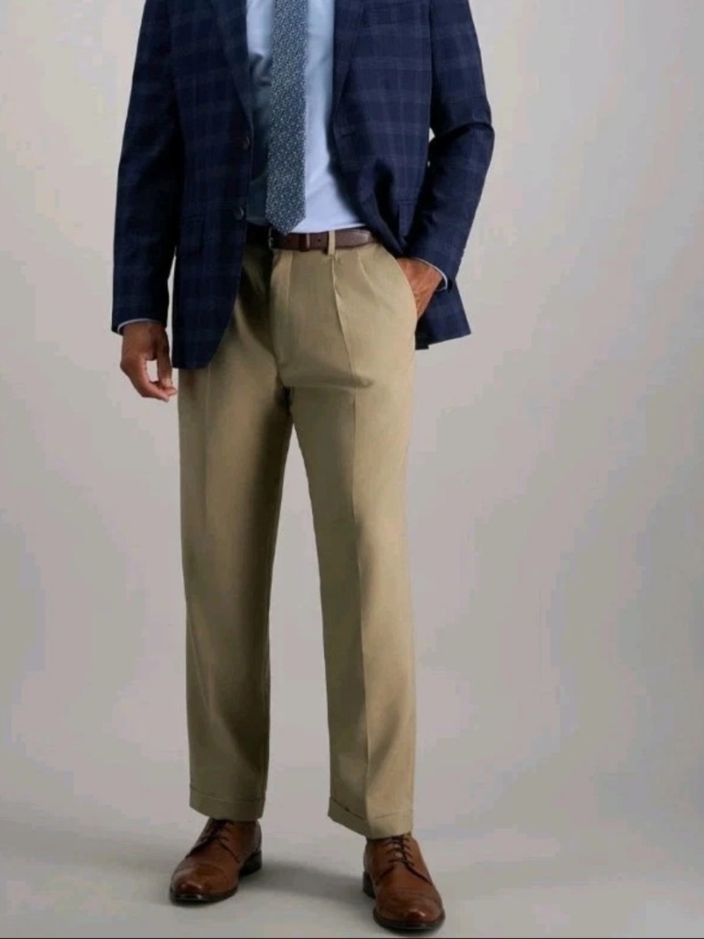 Haggar Men's Straight Dark Khaki Pleated with Cuff, 42x30